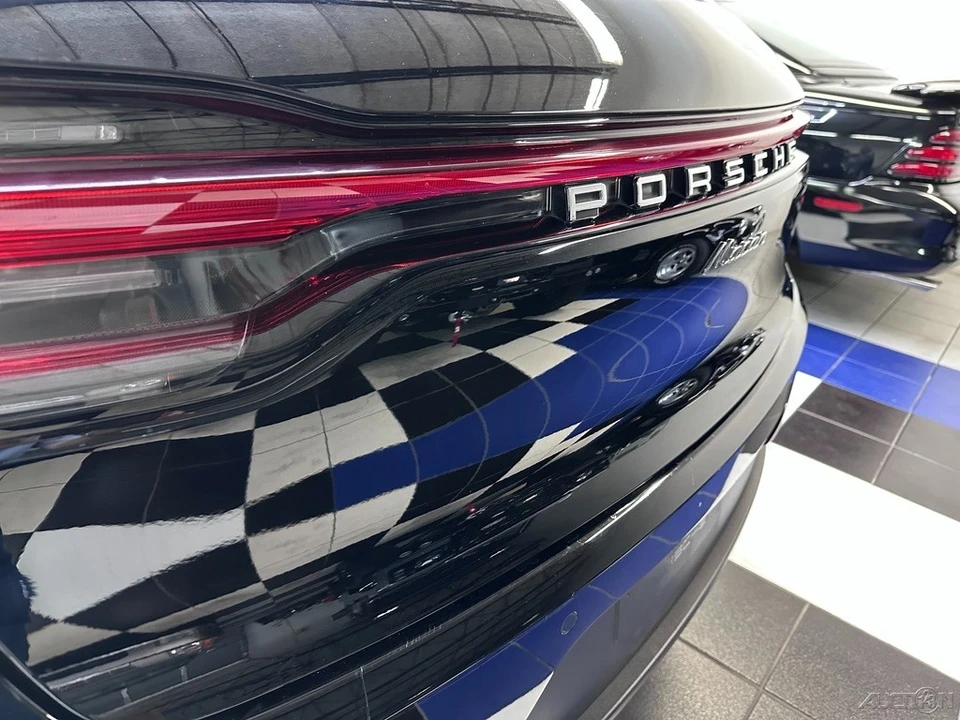 2019 Porsche Macan - Image 14 of 21