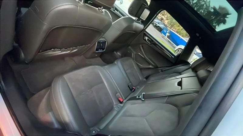 2019 Porsche Macan - Image 19 of 20