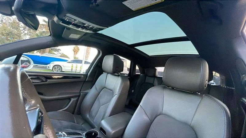 2019 Porsche Macan - Image 17 of 20