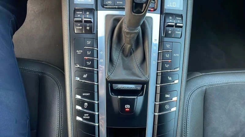 2019 Porsche Macan - Image 13 of 20