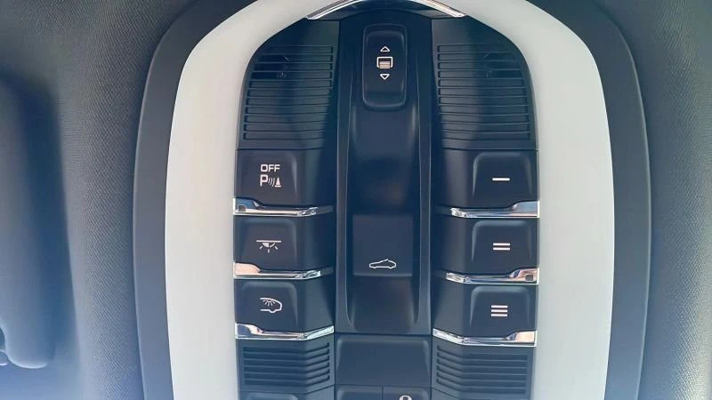 2019 Porsche Macan - Image 12 of 20