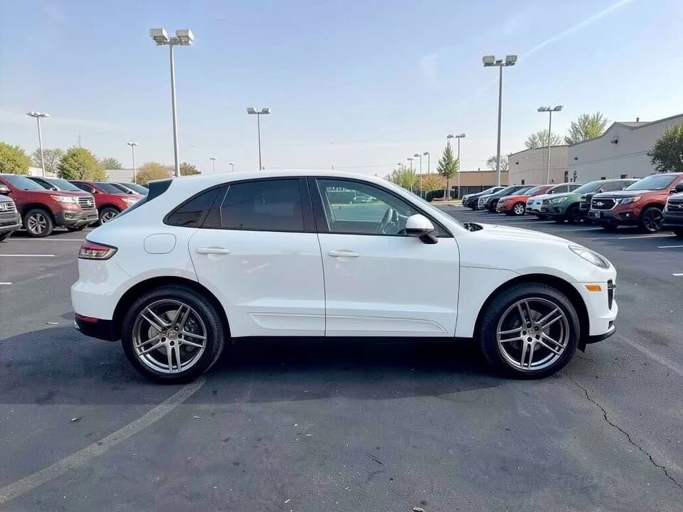 2019 Porsche Macan - Image 9 of 20