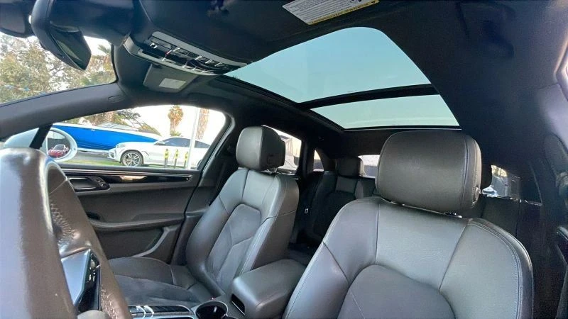 2019 Porsche Macan - Image 16 of 20