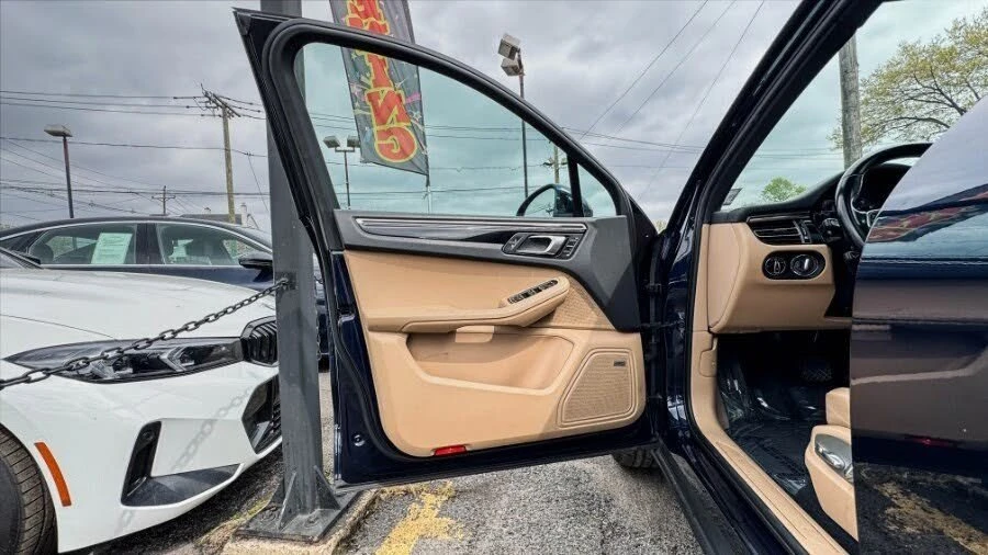 2019 Porsche Macan - Image 14 of 20