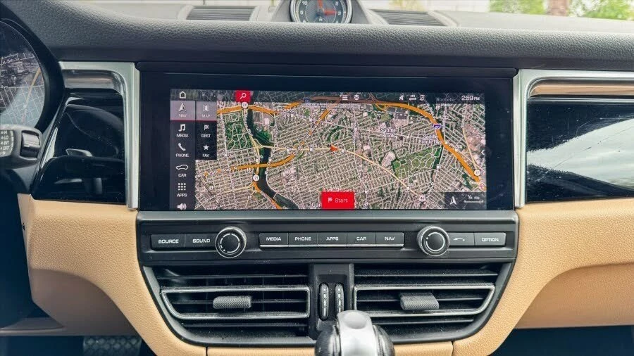 2019 Porsche Macan - Image 17 of 20