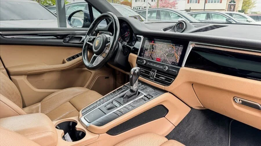 2019 Porsche Macan - Image 19 of 20