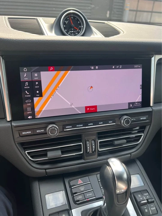 2019 Porsche Macan - Image 15 of 20