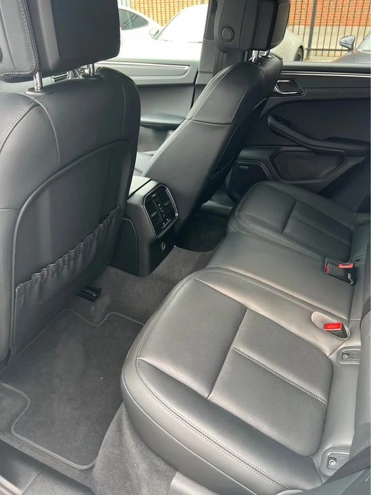 2019 Porsche Macan - Image 18 of 20