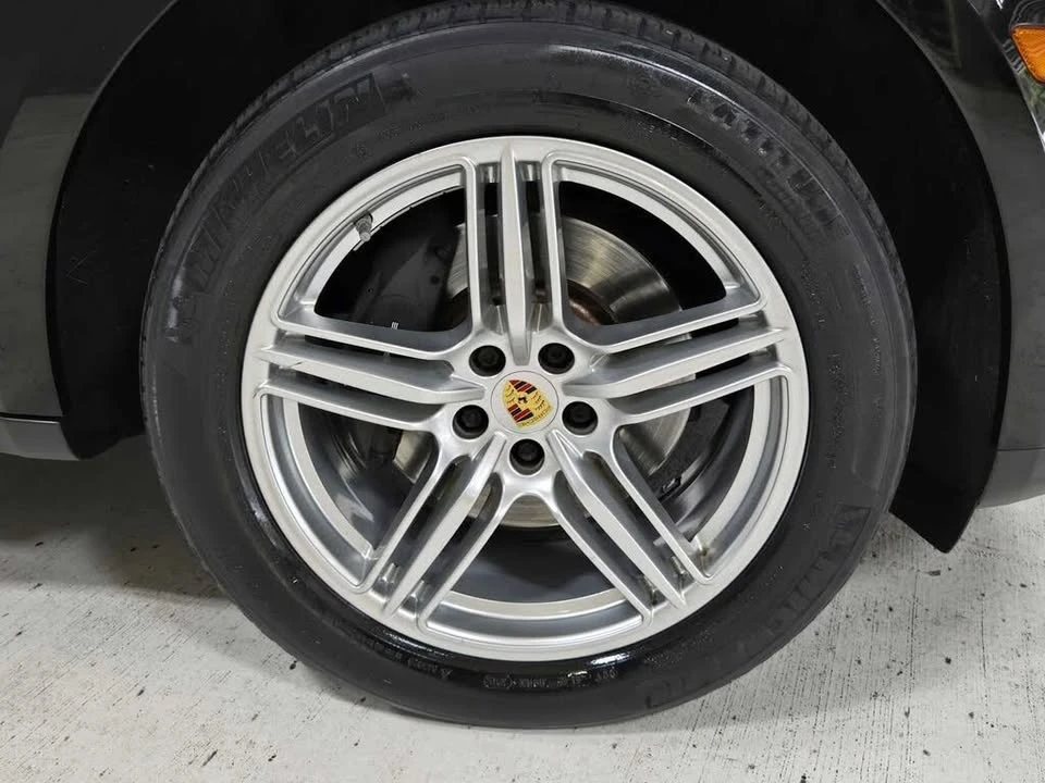 2019 Porsche Macan - Image 9 of 19