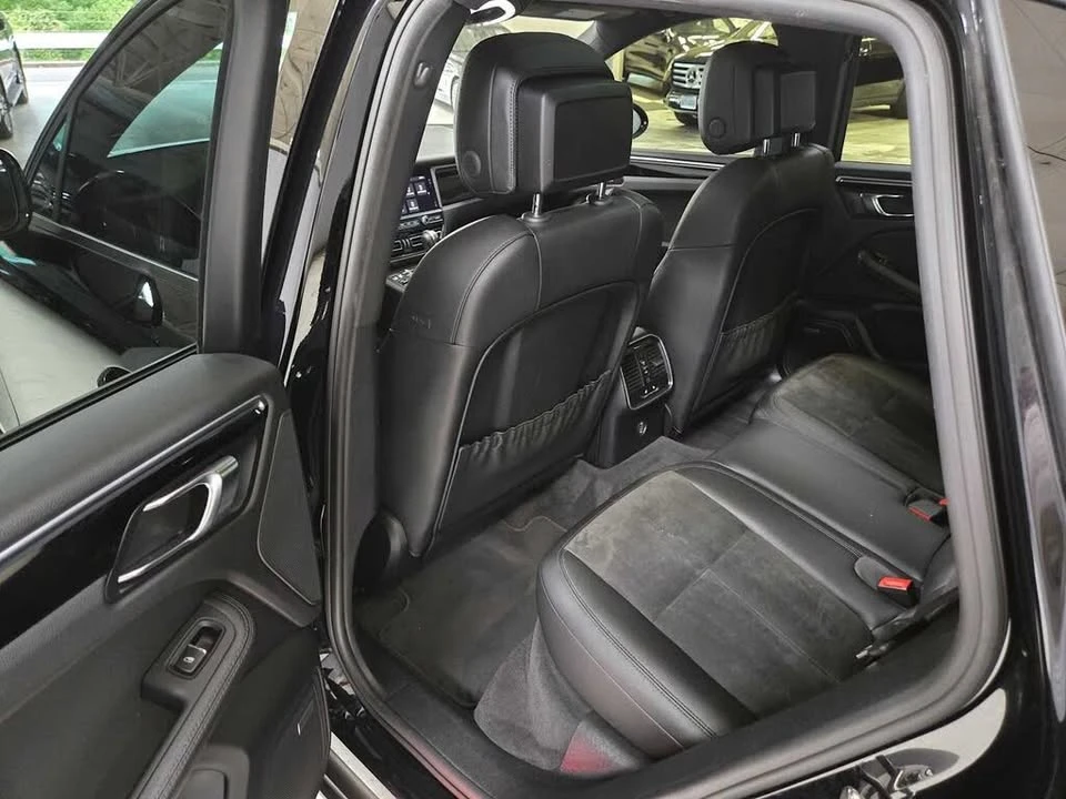 2019 Porsche Macan - Image 15 of 19