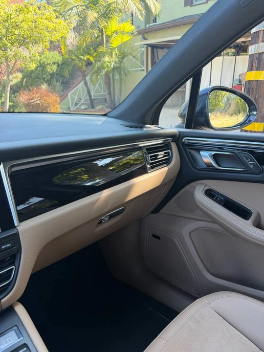 2019 Porsche Macan - Image 12 of 24
