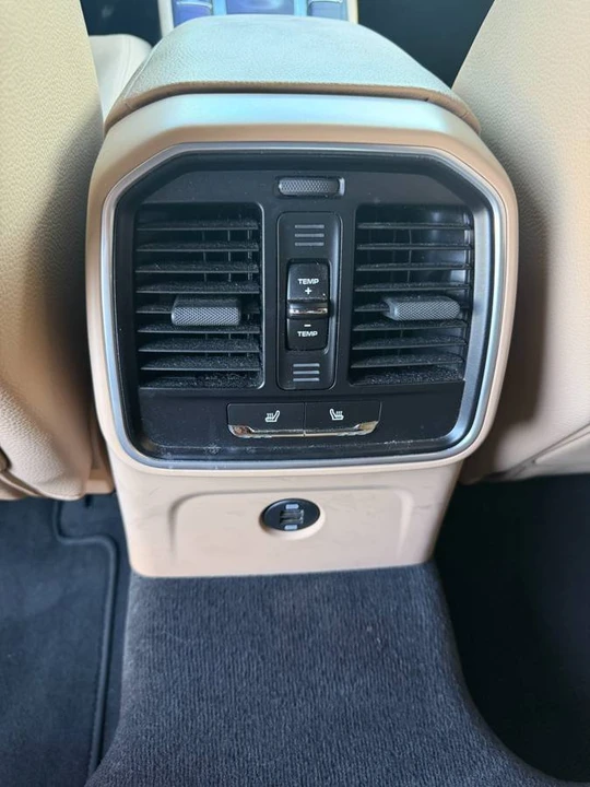 2019 Porsche Macan - Image 17 of 24