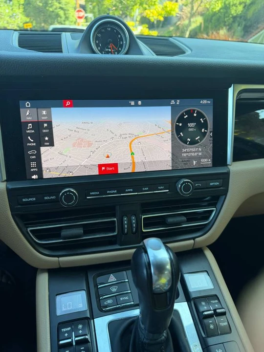 2019 Porsche Macan - Image 11 of 24