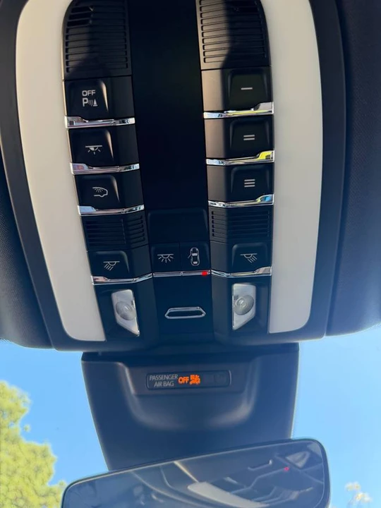 2019 Porsche Macan - Image 15 of 24