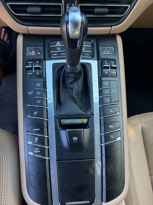 2019 Porsche Macan - Image 9 of 24