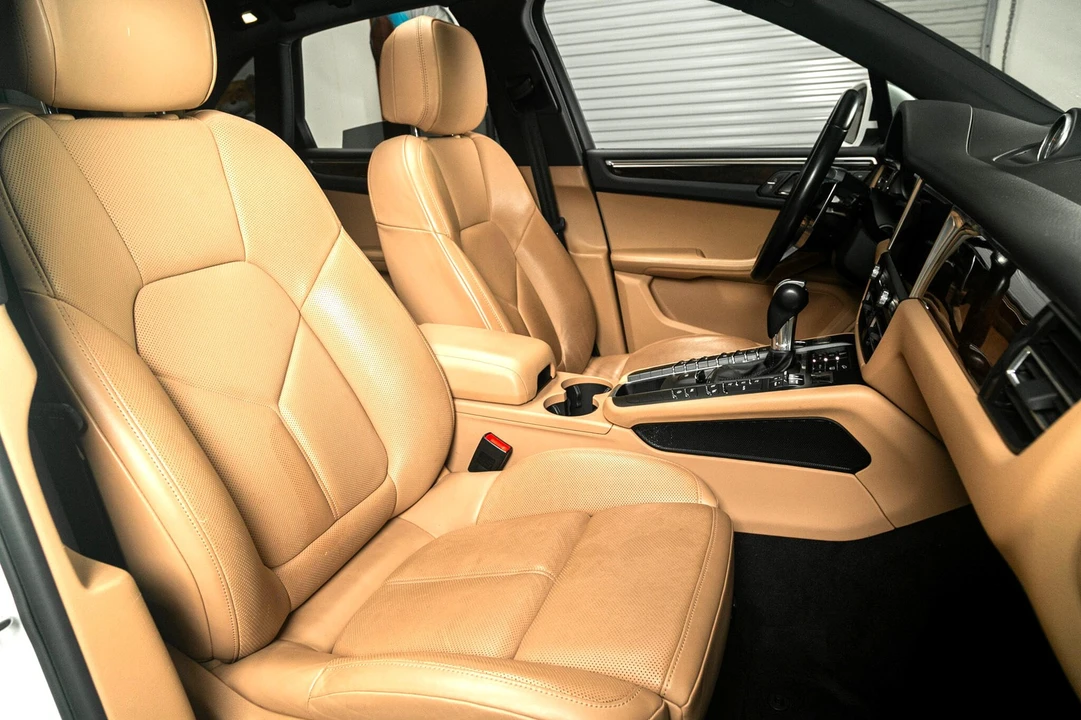 2019 Porsche Macan - Image 20 of 21