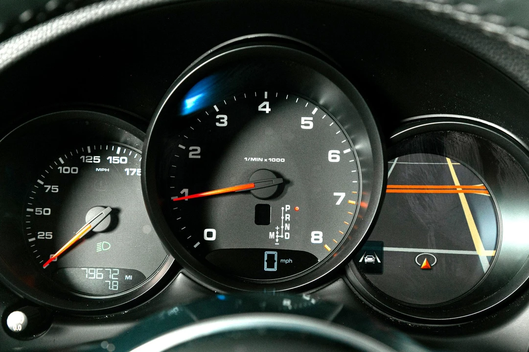 2019 Porsche Macan - Image 14 of 21