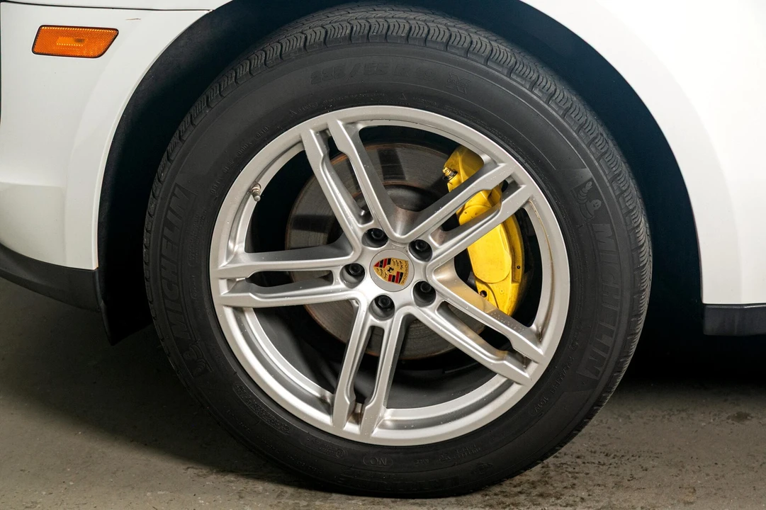 2019 Porsche Macan - Image 16 of 21