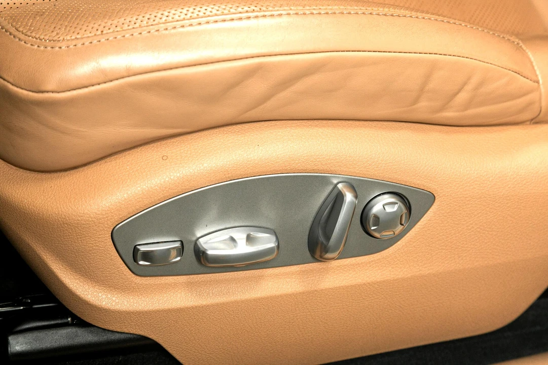 2019 Porsche Macan - Image 19 of 21