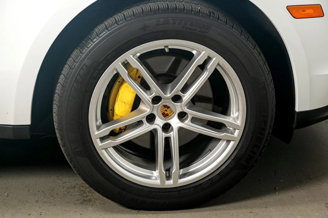 2019 Porsche Macan - Image 18 of 21