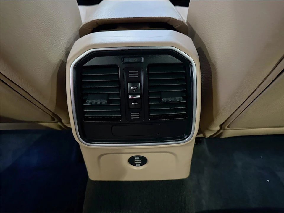2019 Porsche Macan - Image 16 of 21