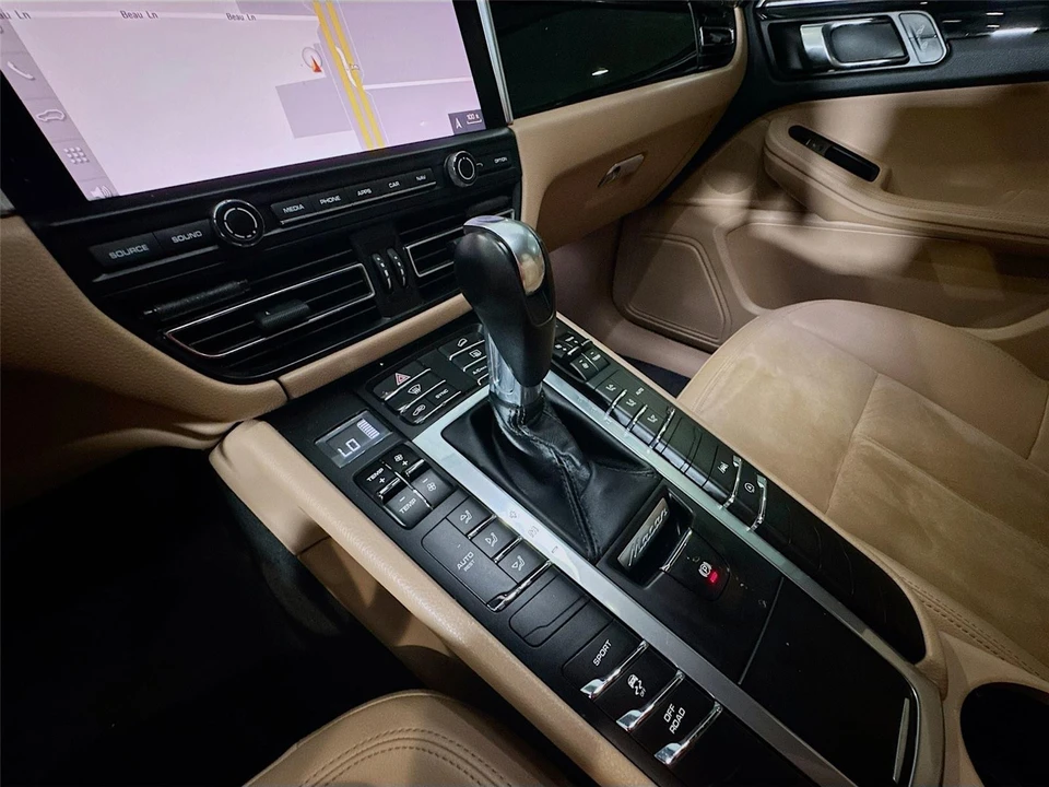 2019 Porsche Macan - Image 12 of 21