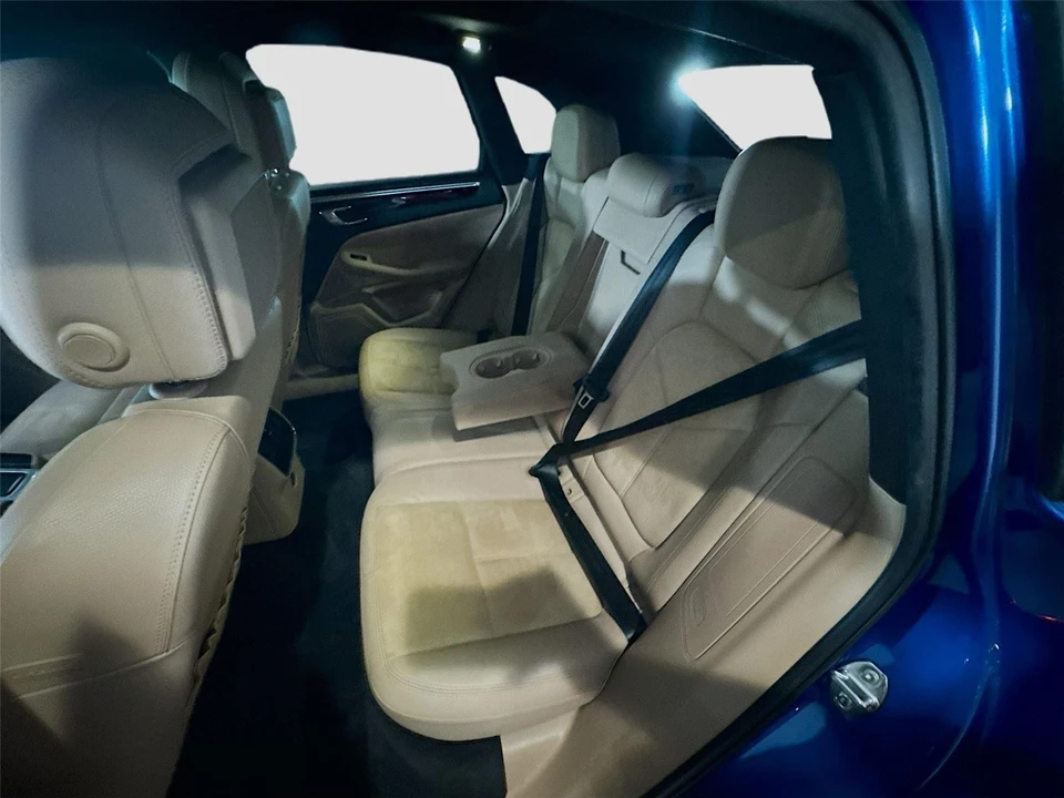 2019 Porsche Macan - Image 15 of 21