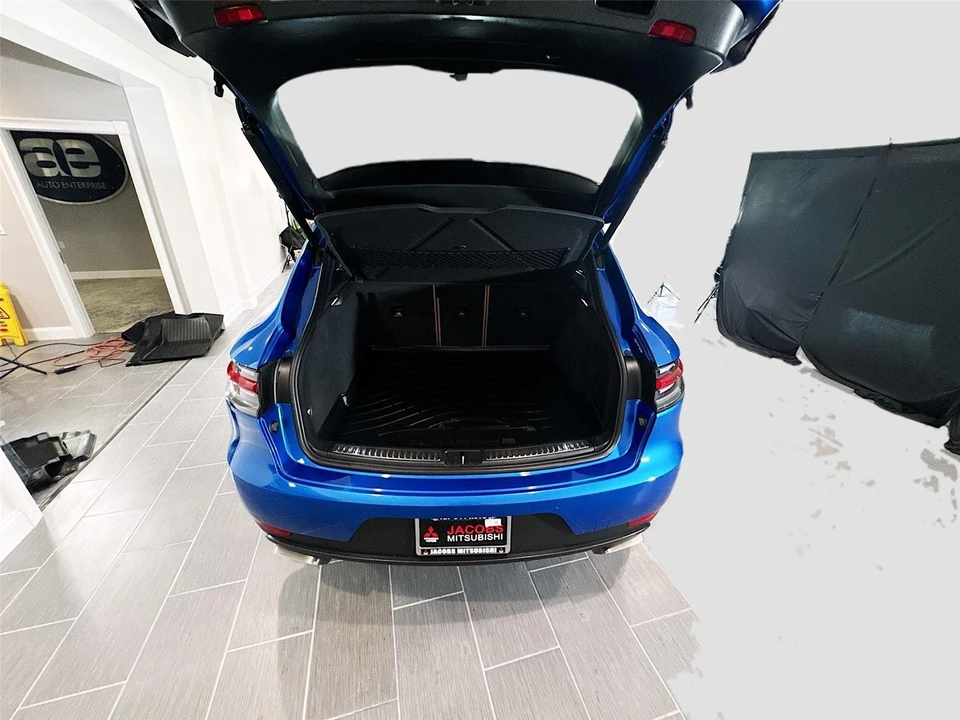 2019 Porsche Macan - Image 18 of 21