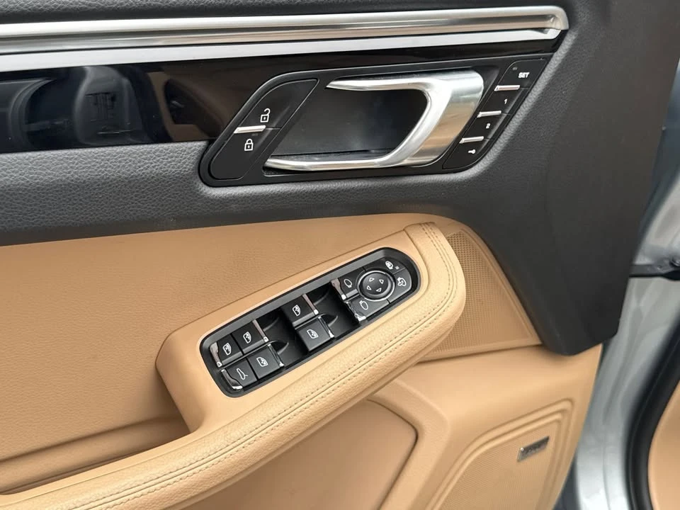2019 Porsche Macan - Image 18 of 20