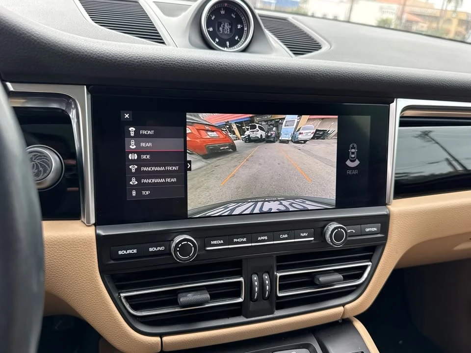 2019 Porsche Macan - Image 19 of 20