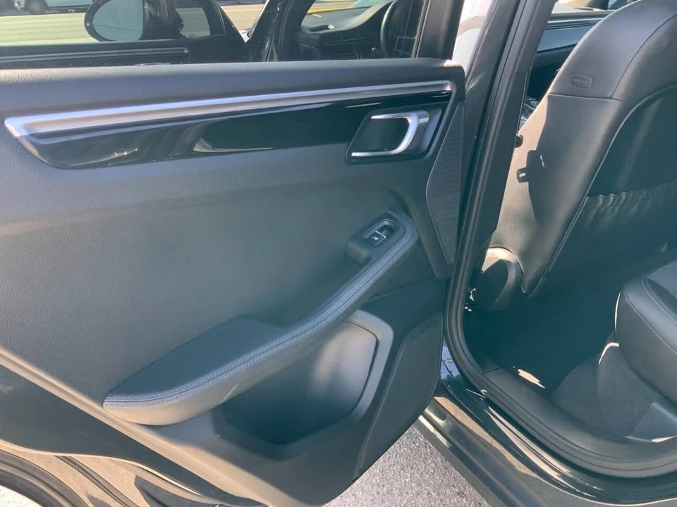 2019 Porsche Macan - Image 19 of 20