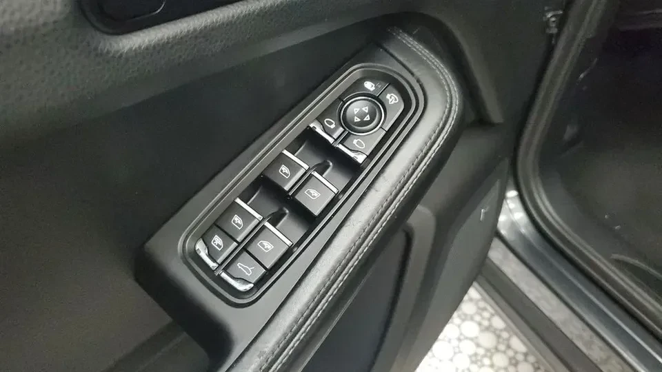 2019 Porsche Macan - Image 7 of 19