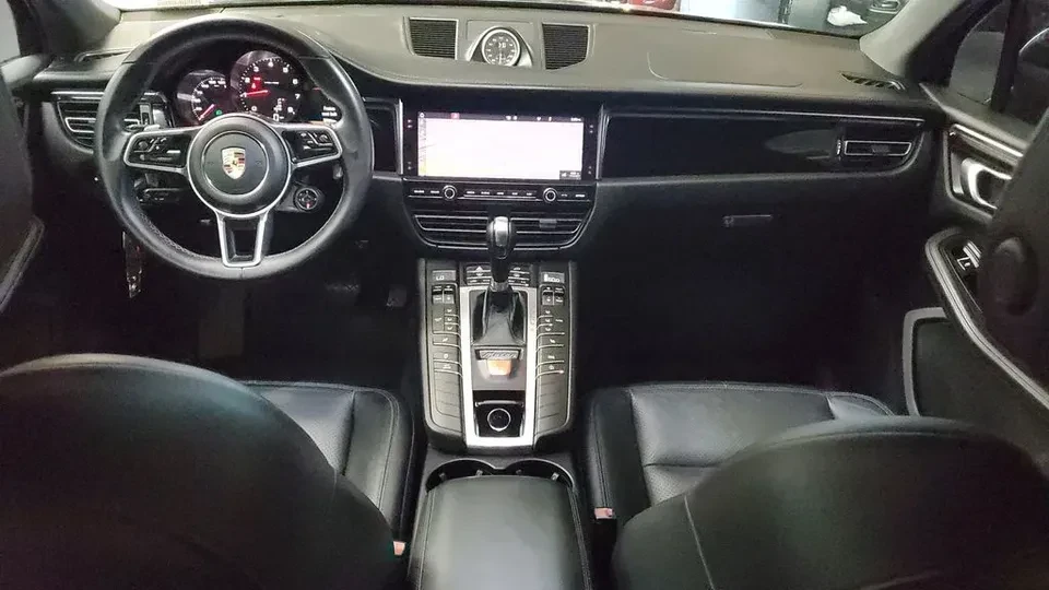 2019 Porsche Macan - Image 12 of 19
