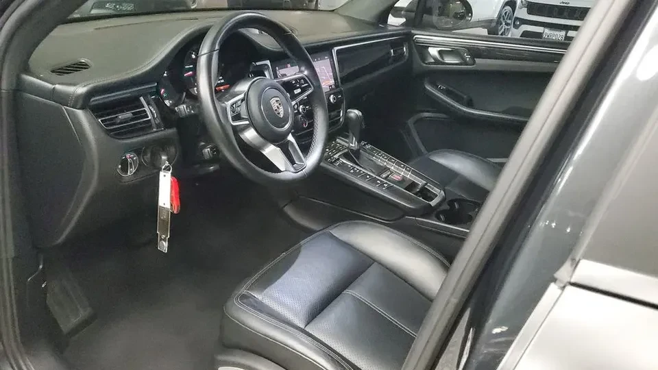 2019 Porsche Macan - Image 8 of 19
