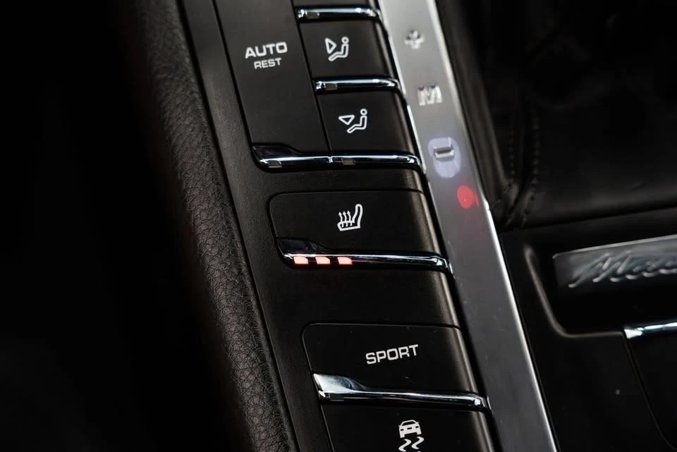 2019 Porsche Macan - Image 15 of 20