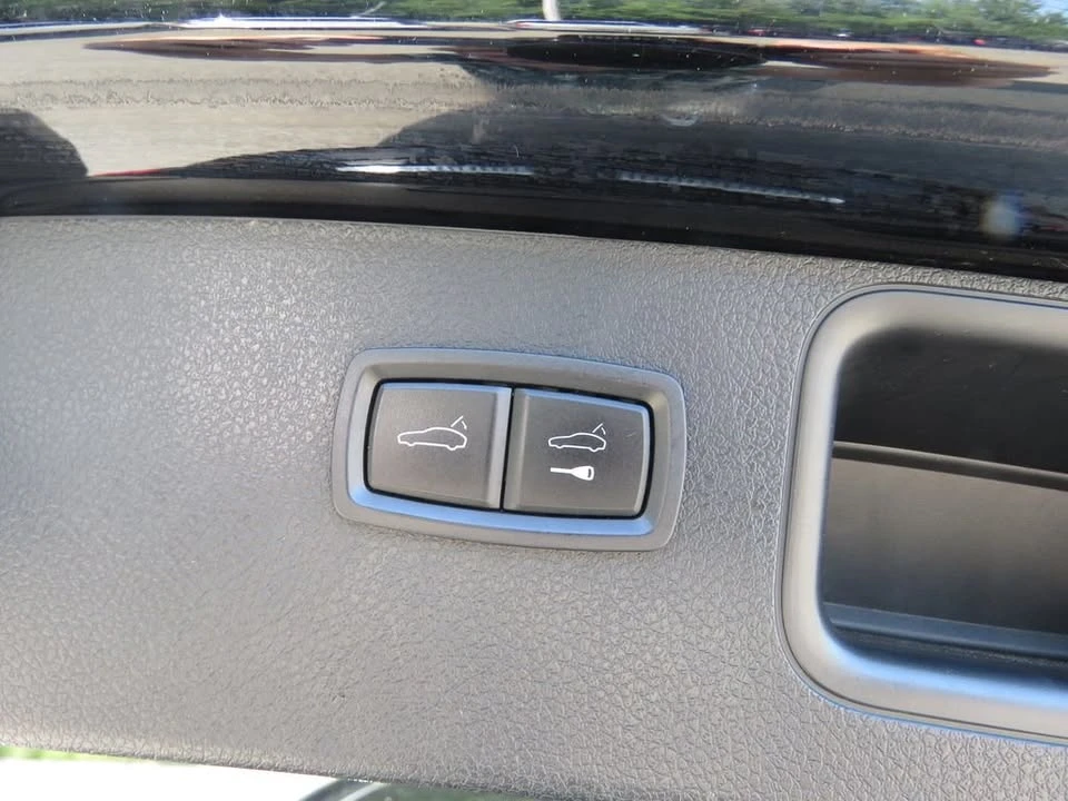 2019 Porsche Macan - Image 18 of 20