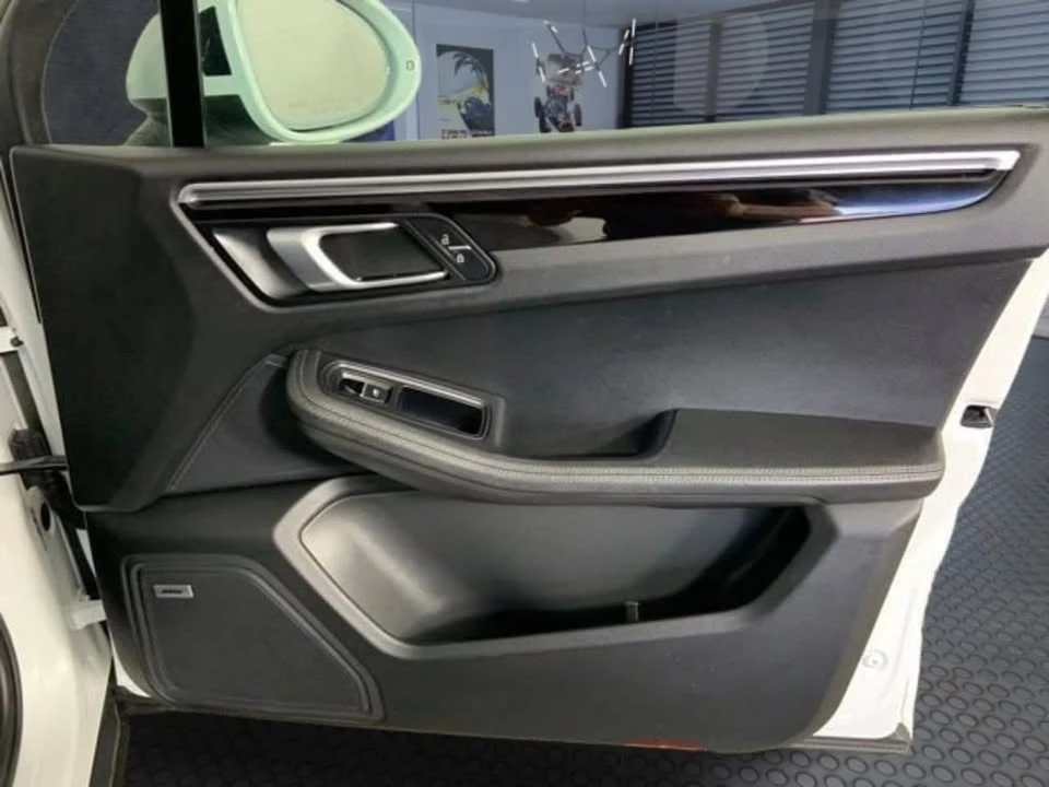 2019 Porsche Macan - Image 15 of 20