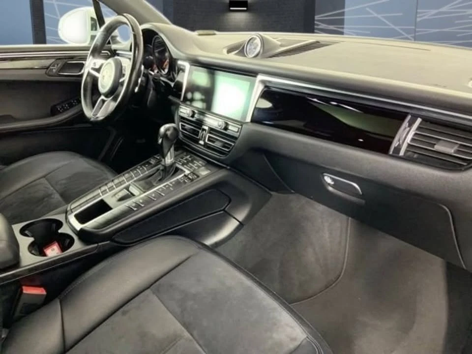 2019 Porsche Macan - Image 16 of 20