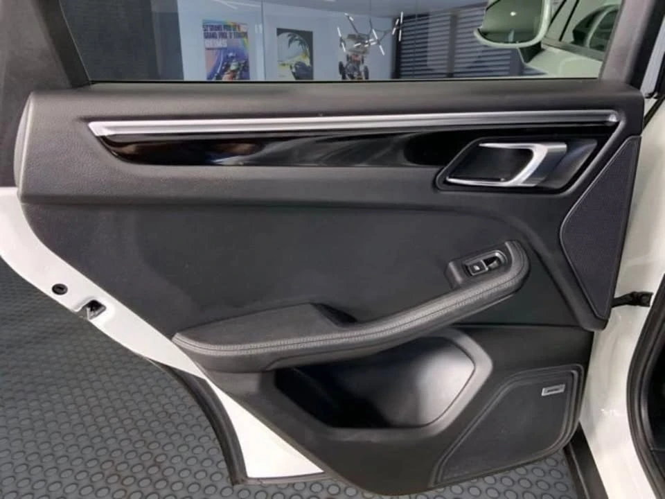2019 Porsche Macan - Image 19 of 20