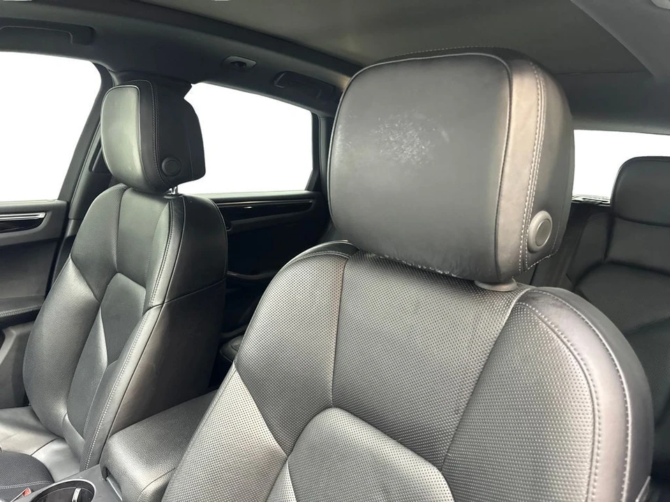 2019 Porsche Macan - Image 26 of 31