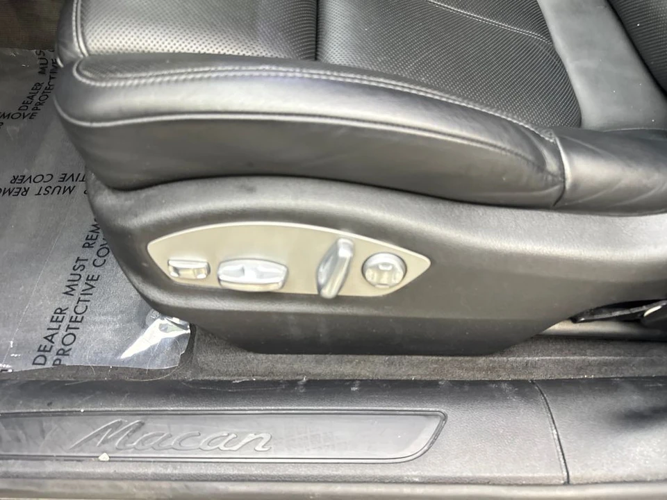 2019 Porsche Macan - Image 28 of 31