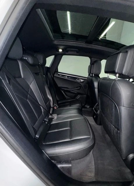 2019 Porsche Macan - Image 16 of 30