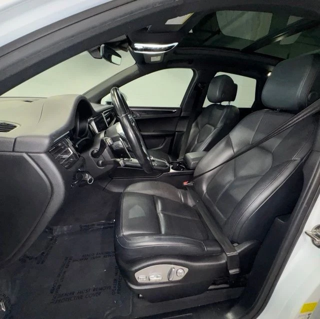2019 Porsche Macan - Image 15 of 30