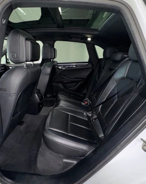 2019 Porsche Macan - Image 13 of 30