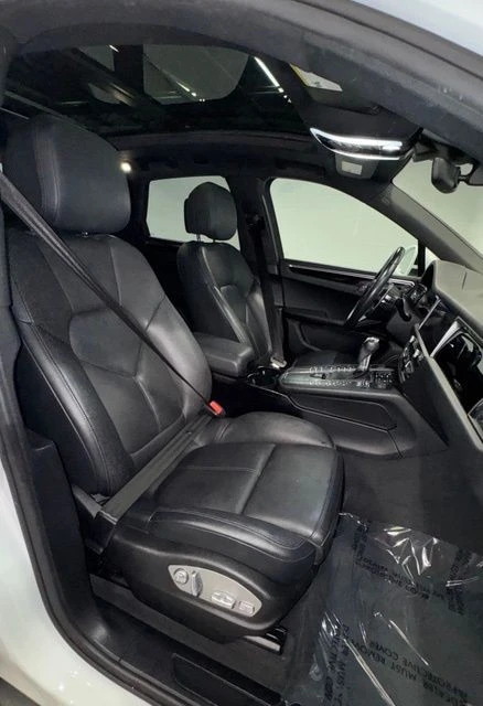 2019 Porsche Macan - Image 17 of 30
