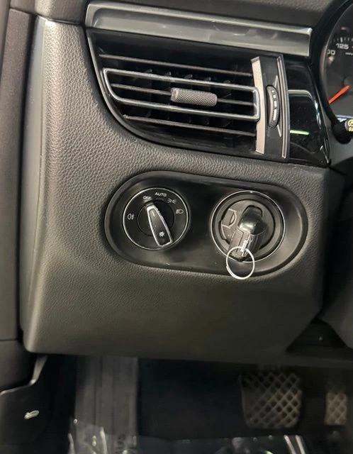 2019 Porsche Macan - Image 25 of 30