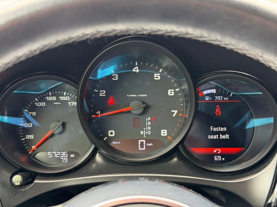 2019 Porsche Macan - Image 18 of 21