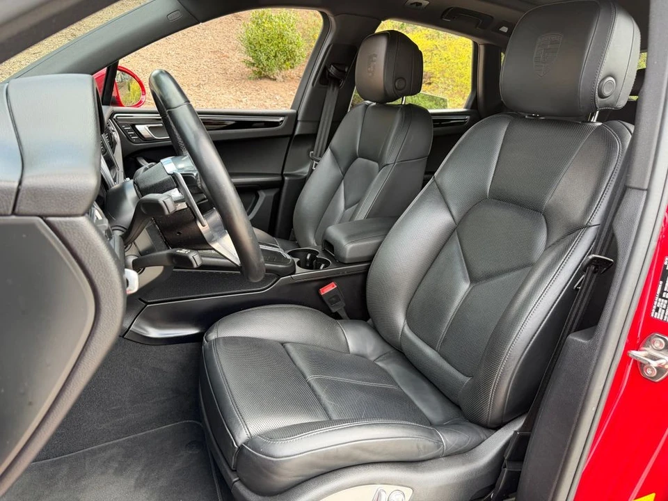 2019 Porsche Macan - Image 16 of 21