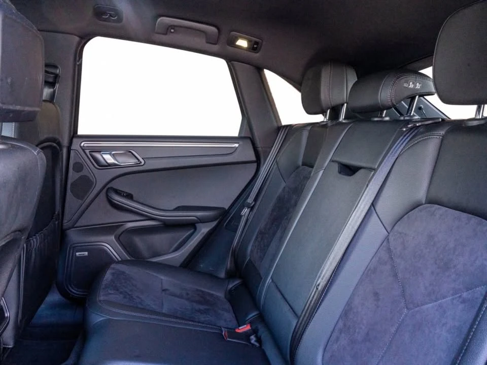 2019 Porsche Macan - Image 15 of 20