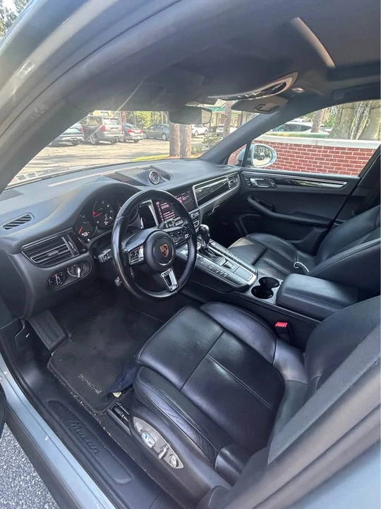 2019 Porsche Macan - Image 9 of 17